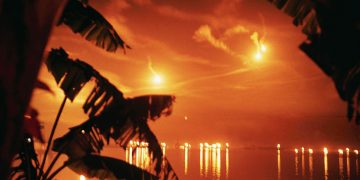 Ca Khúc “Những Đóm Mắt Hỏa Châu” Của Nhạc Sĩ Hàn Châu