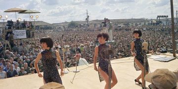 Nhóm hát Mèo Con Hàn Quốc Hát Cổ Vũ Lính 1966